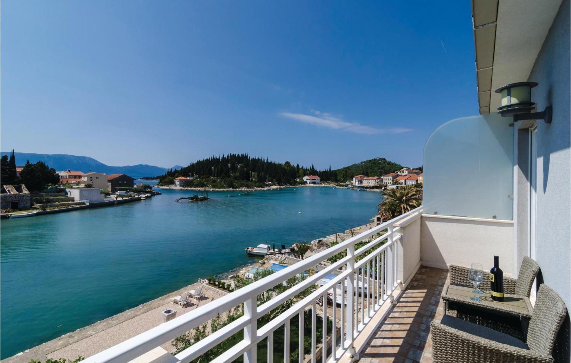Nice Apartment In Blace With Wifi Bagian luar foto